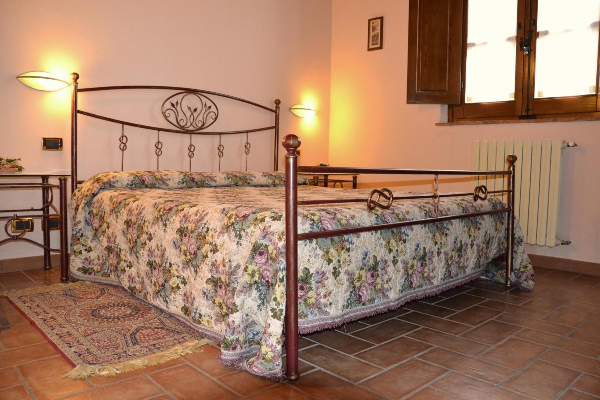 Agriturismo Sanguineto Acquaviva  Buitenkant foto