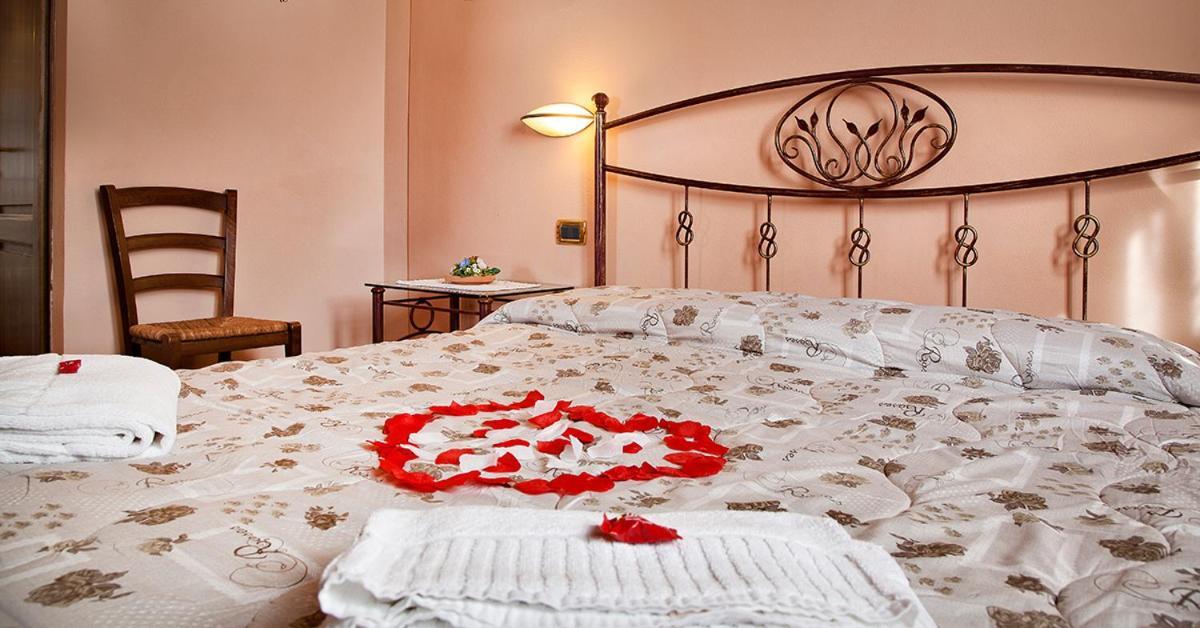 Agriturismo Sanguineto Acquaviva  Buitenkant foto